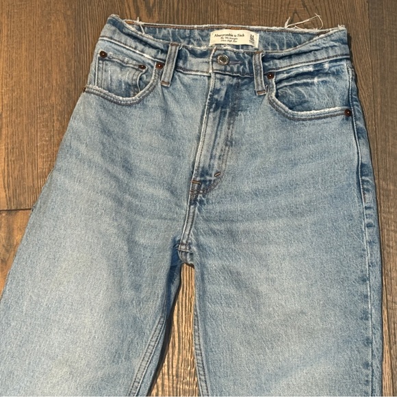 Abercrombie & Fitch The 90s Straight Ultra High Rise Jeans Size 24 S Vent Hem - Picture 3 of 16